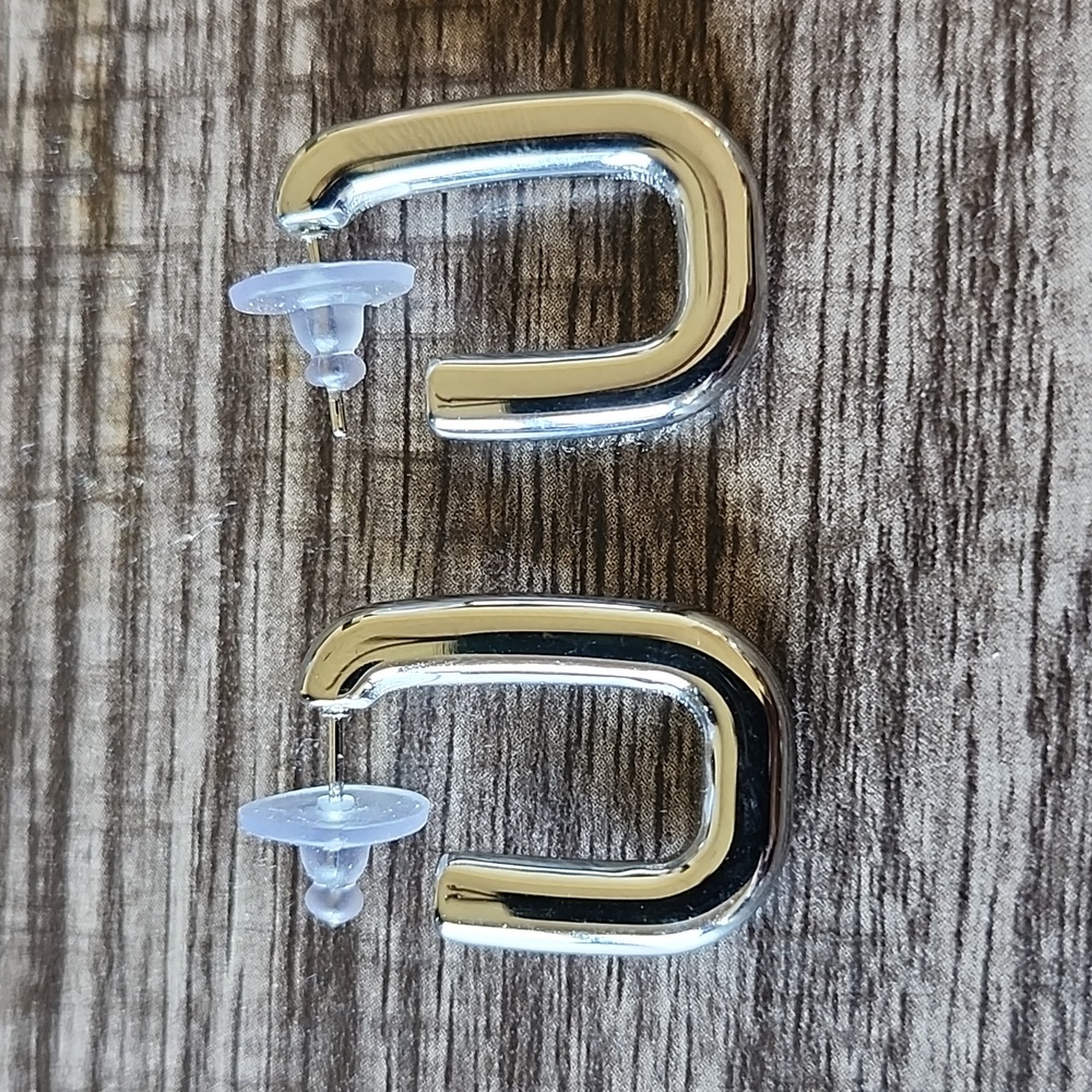 Como Rectangular Hoop Earrings - Picture 4 of 4